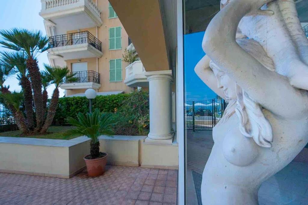 Superbe Studio Avec Terrasse En Front De Mer Mentona Zewnętrze zdjęcie